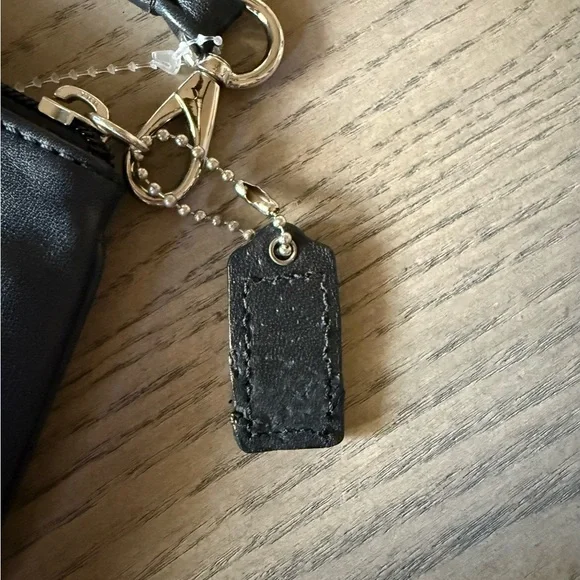 🖤 Vintage Coach Black Leather Wristlet 🖤 - Picture 5 of 5